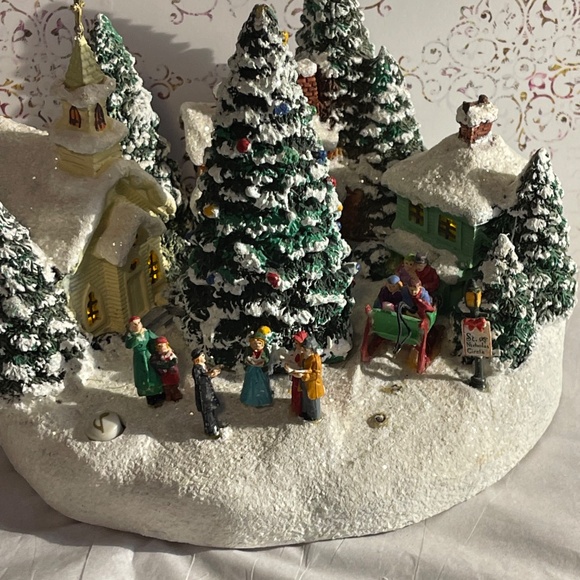 Vintage Thomas Kinkade St. Nicholas Circle -Christmas Village - Picture 3 of 11